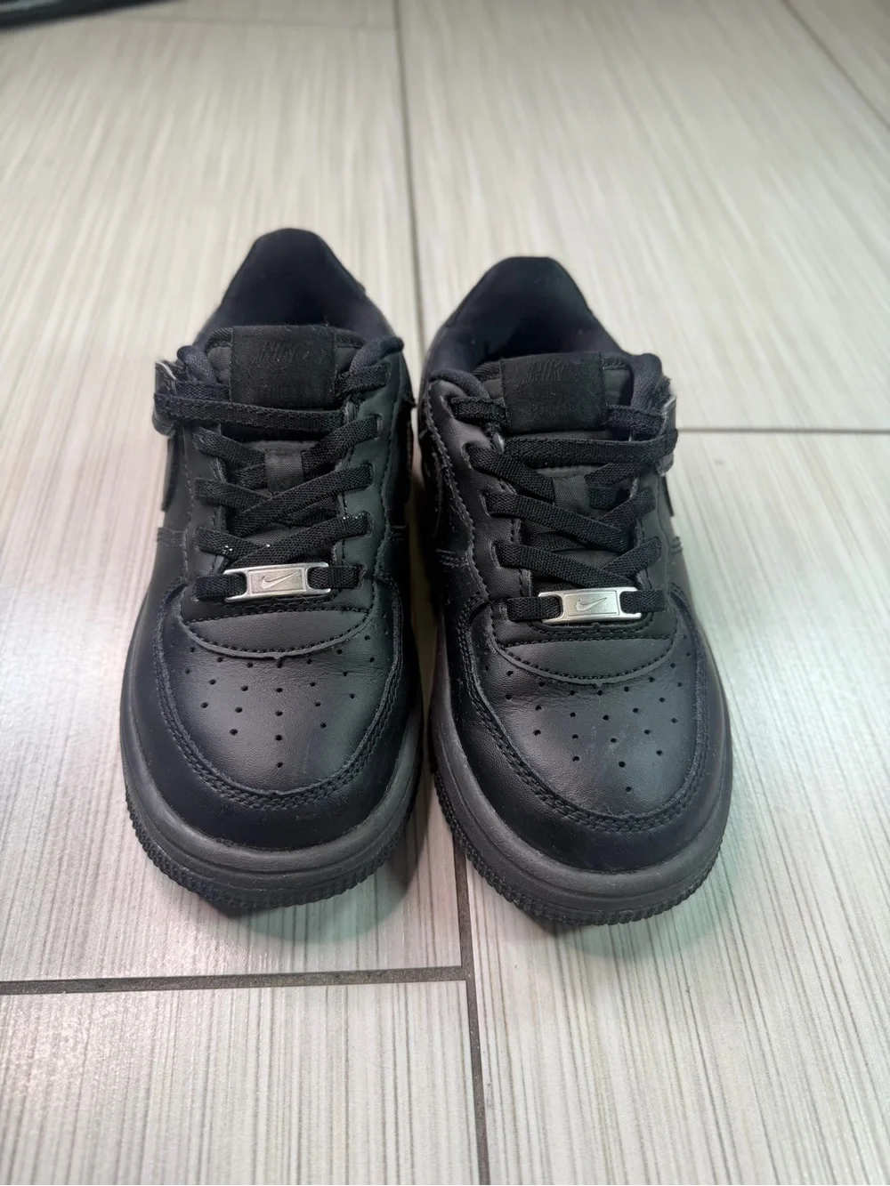 Nike Kids Black Low-Top Leather Sneakers